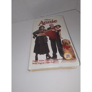Disney's Annie VHS Clamshell Movie‎